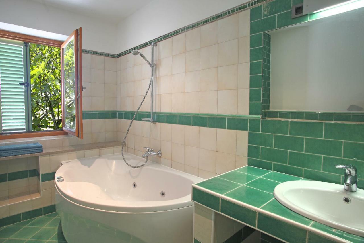 Spacious Villa In Parecag With A Swimming Pool Sečovlje Exteriér fotografie
